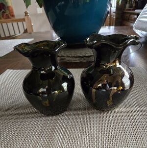Set Of 2 Elegant Black and Gold Vases